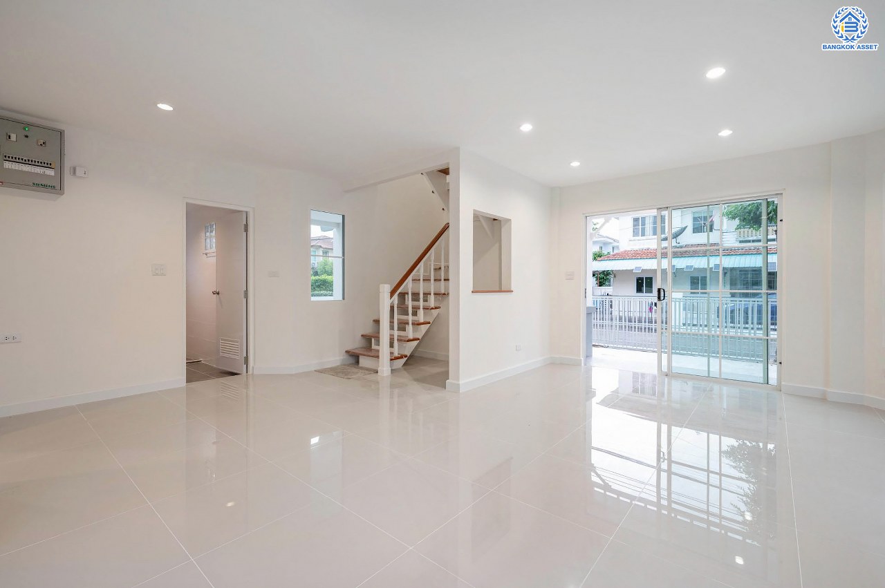 บ้านมือสองตกแต่งใหม่ โครงการ ชลลดา วัดลาดปลาดุก คุณภาพระดับ L&H บนเนื้อที่ 52.5 ตร.ว. พร้อมฟังก์ชัน 3 ห้องนอน 2 ห้องน้ำ จอดรถได้ 1 คัน บนทำเลศักยภาพ เพียง 15 นาทีถึงเซ็นทรัลเวสท์เกต ใกล้รถไฟฟ้าสายสีม่วง "สถานีคลองบางไผ่"